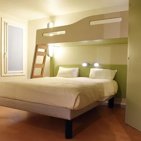 Ibis Budget Laval 2*