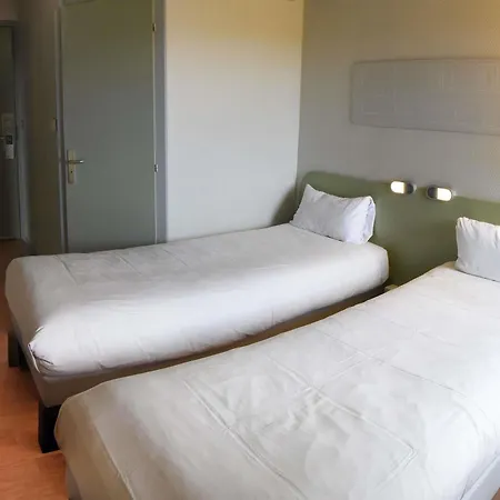 Ibis Budget Laval 2*