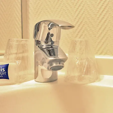 Ibis Budget Laval 2*