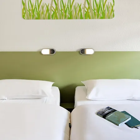 Ibis Budget Laval 2*