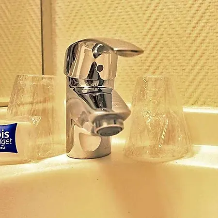 Ibis Budget Laval 2*