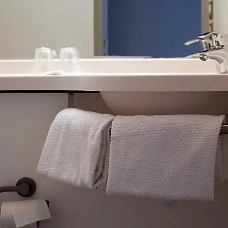 Ibis Budget Laval 2*