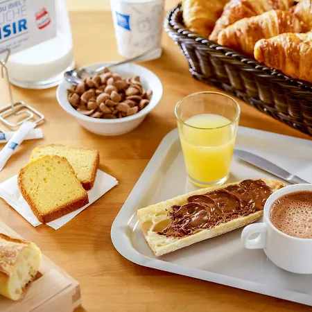 Ibis Budget Laval 2*